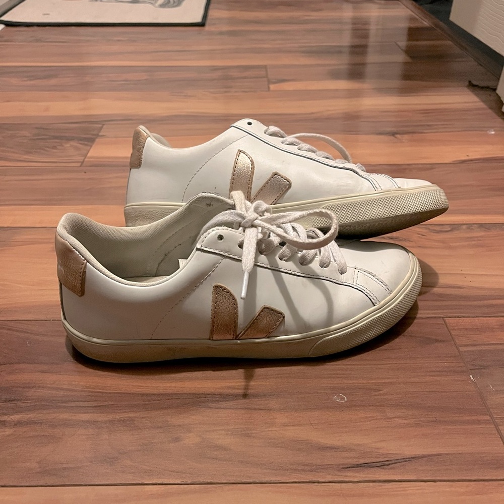 Veja Esplar white/gold shoes